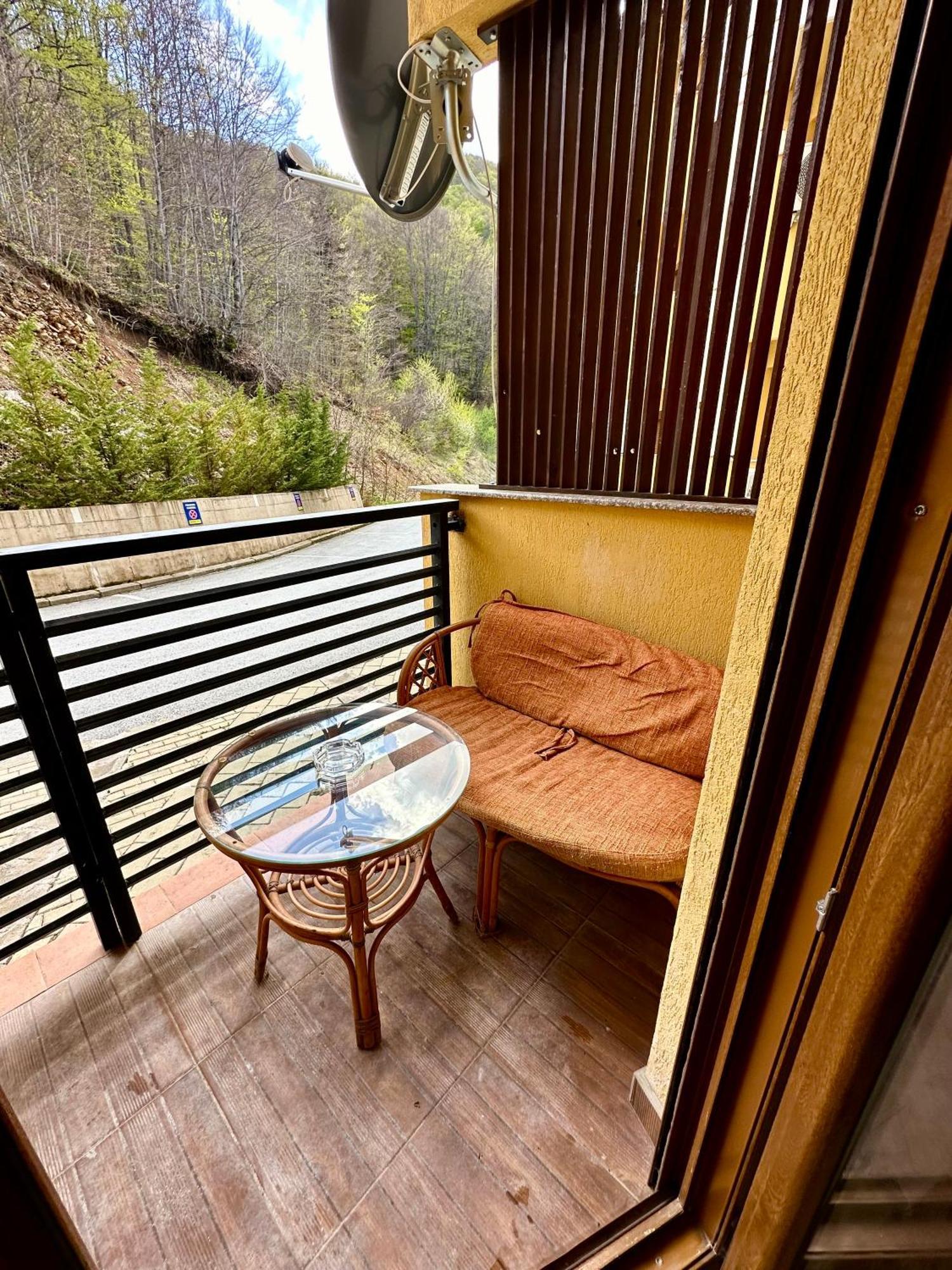 Forest View Apartment